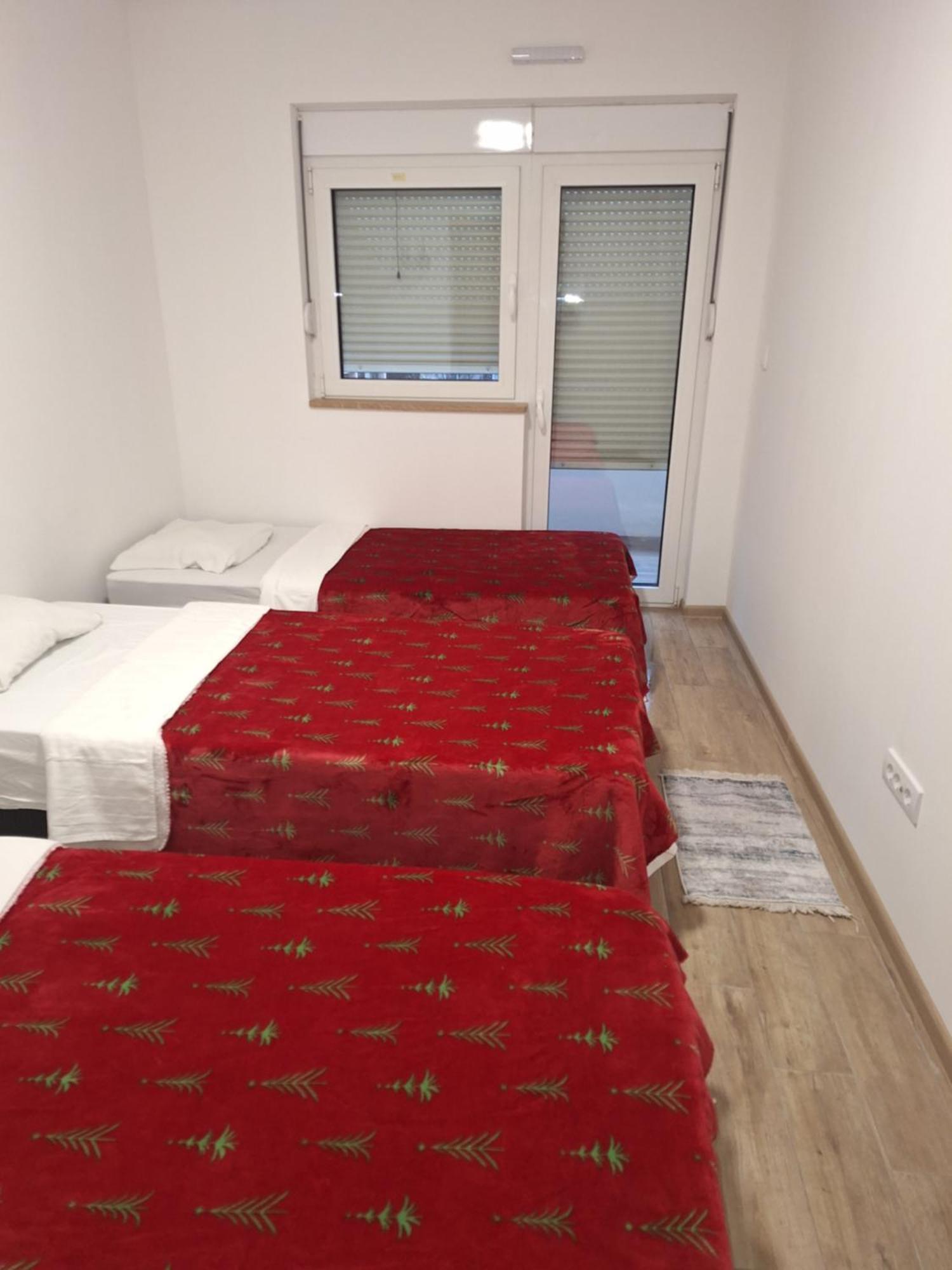 Expo Airport Otel Surčin Eksteriør billede