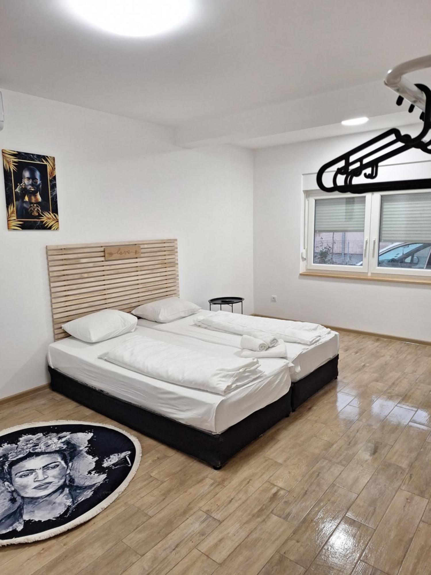 Expo Airport Otel Surčin Eksteriør billede
