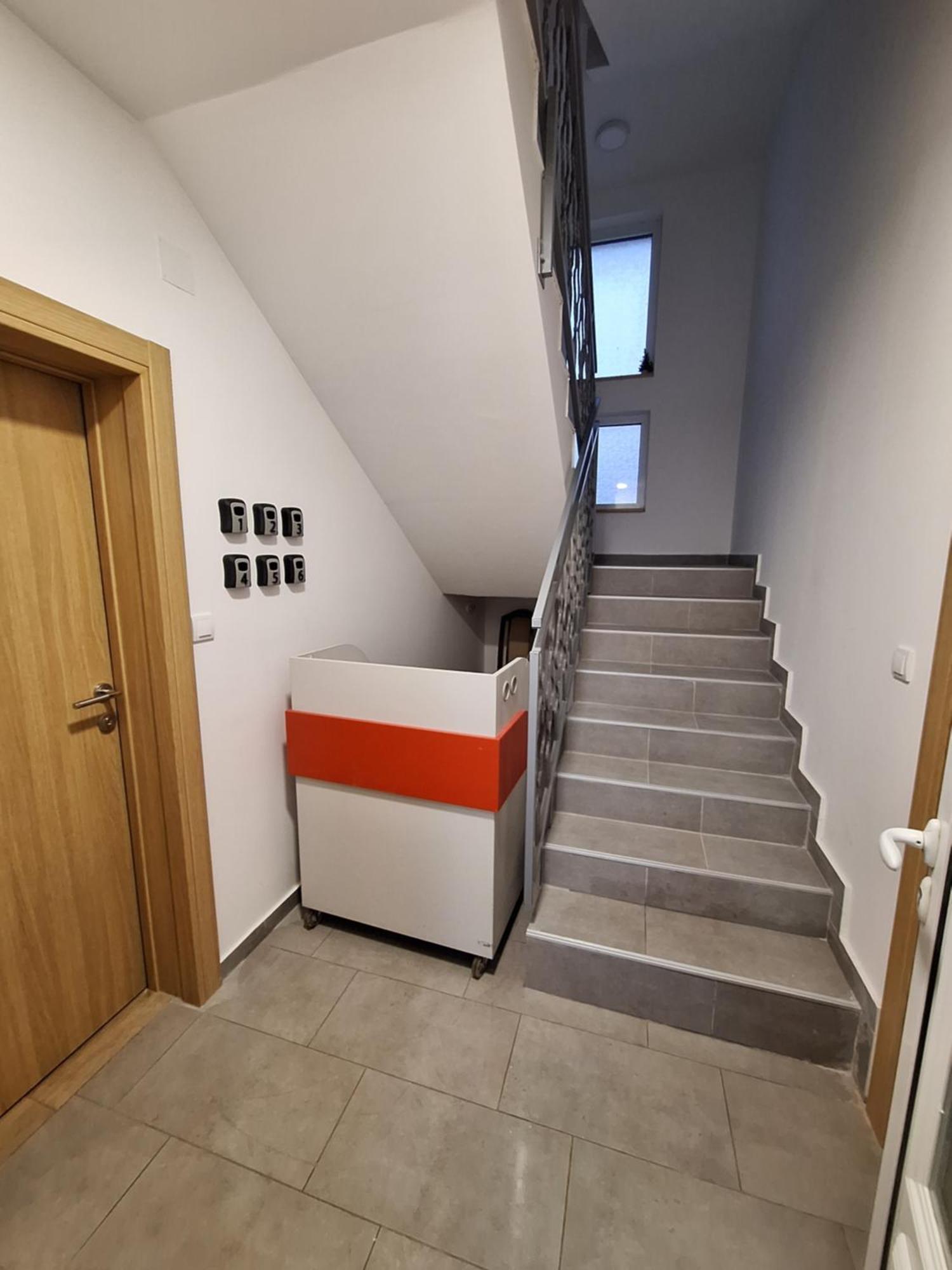 Expo Airport Otel Surčin Eksteriør billede